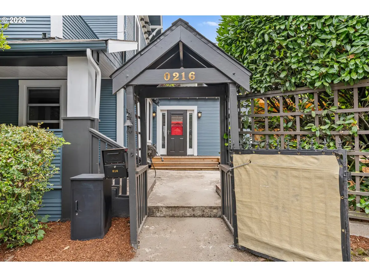 216 S Iowa St, Portland, OR 97239 - #1