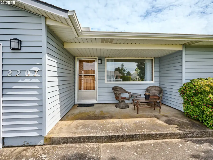 2207 Oregon Ct, Woodburn, OR 97071 - #2