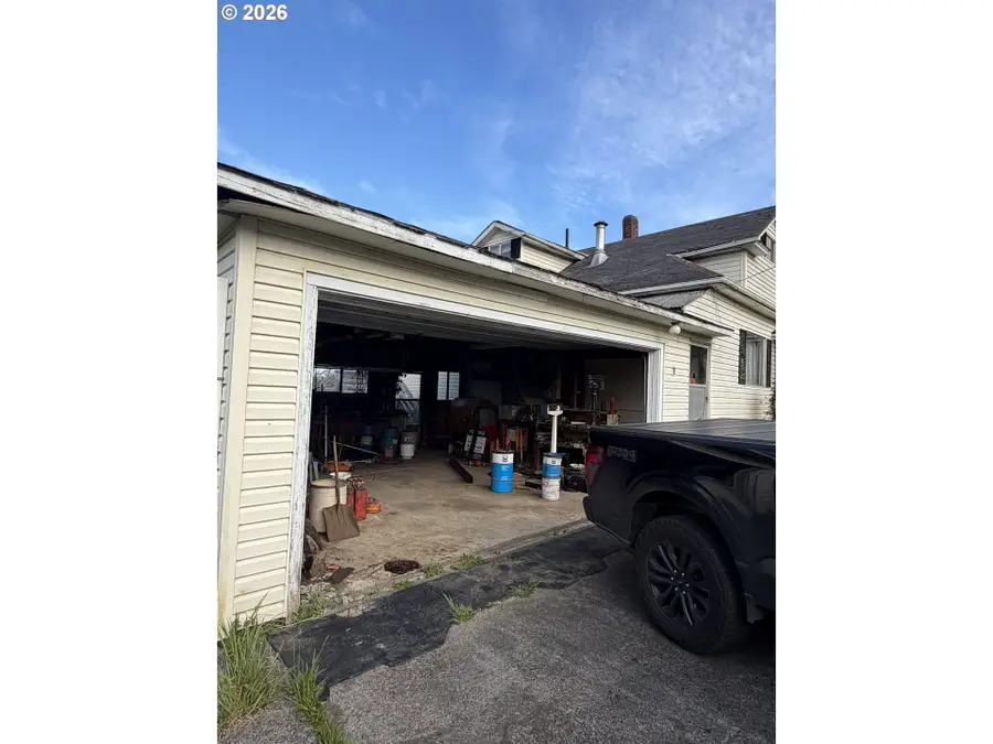 1554 Meade St, North Bend, OR 97459 - #3