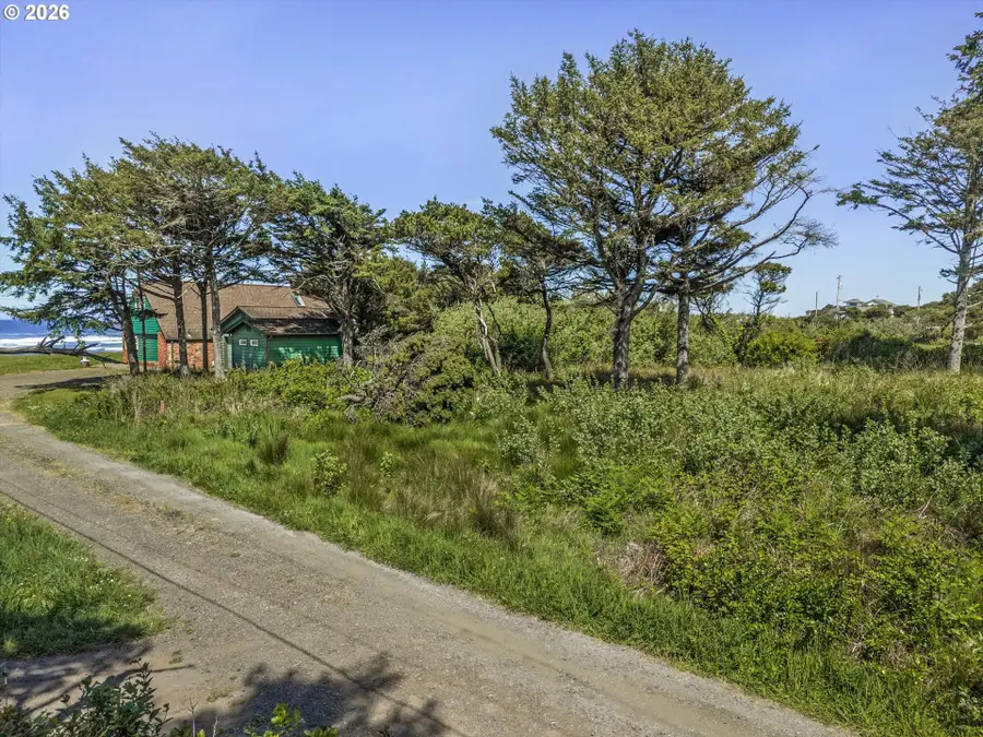 121 NW Texas St, Yachats, OR 97498 - #3