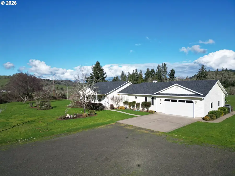 221 Foster Ln, Roseburg, OR 97470 - #2