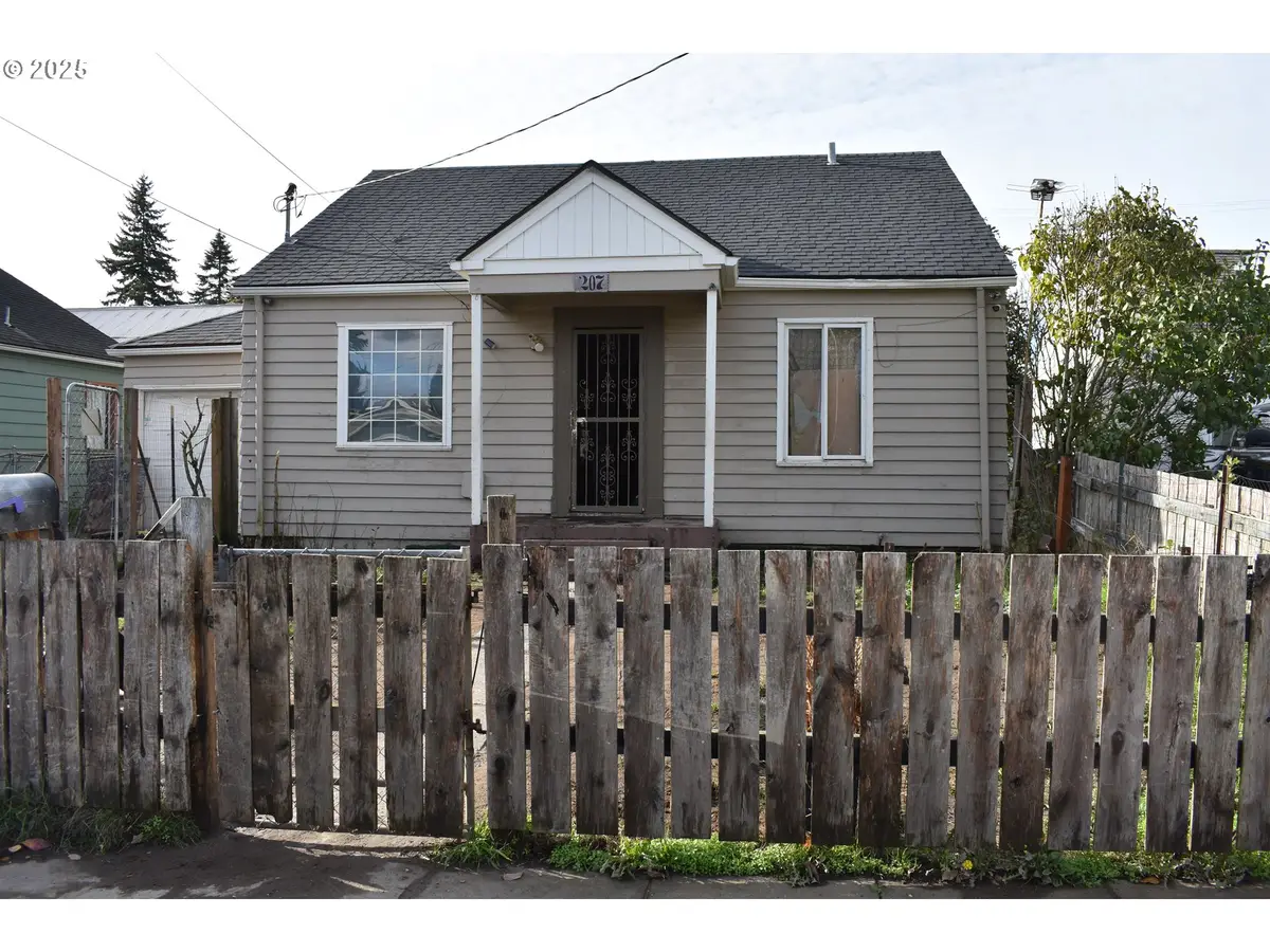 207 SW 4th Ave, Kelso, WA 98626 - Image #1