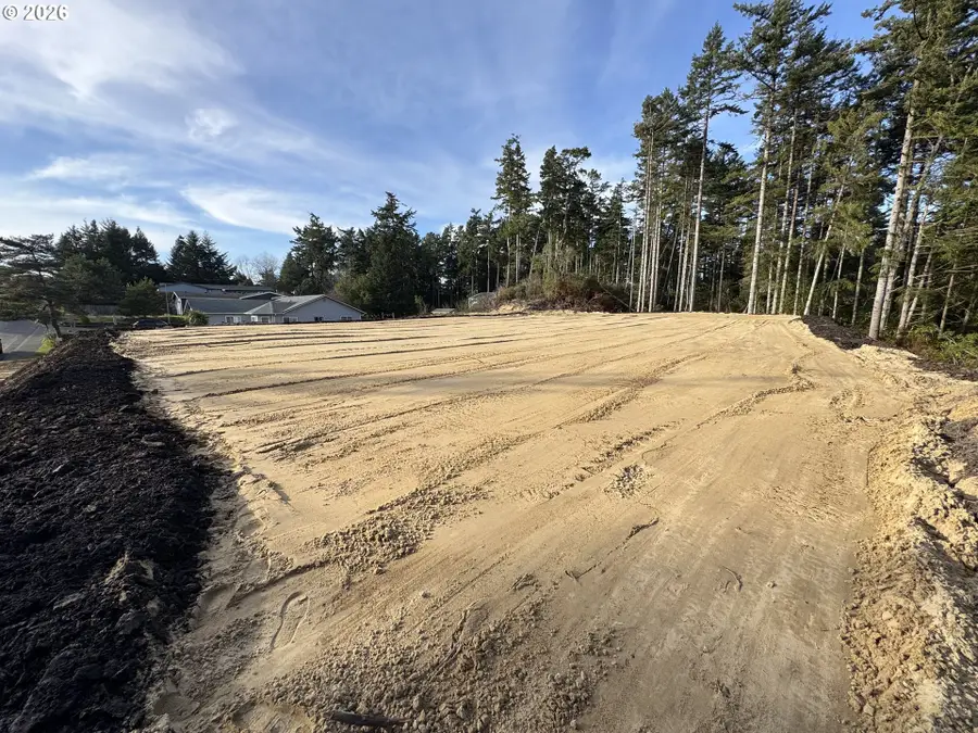 2588 Montana St, North Bend, OR 97459 - #2