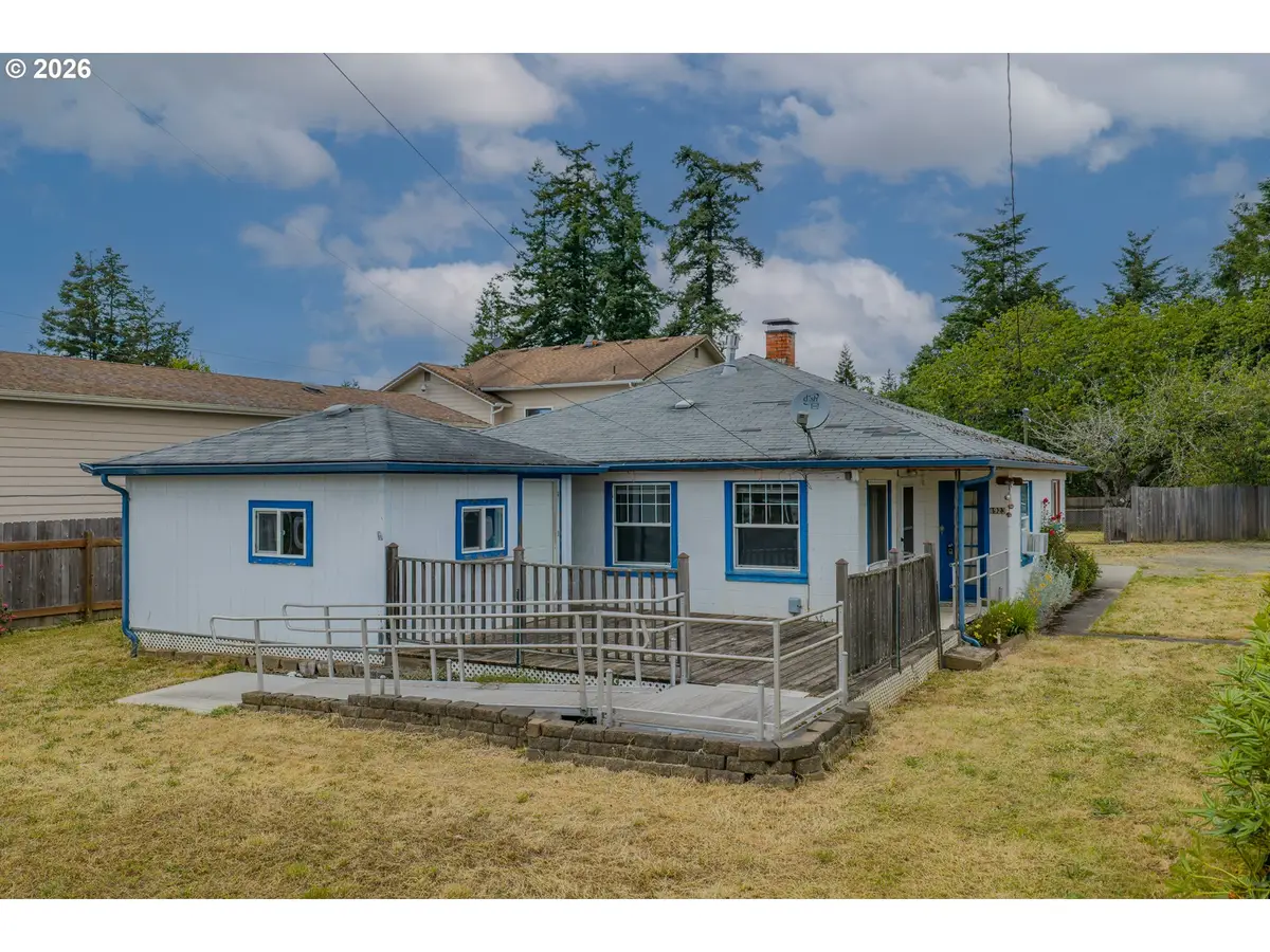 1923 Maple St, Myrtle Point, OR 97458 - #1