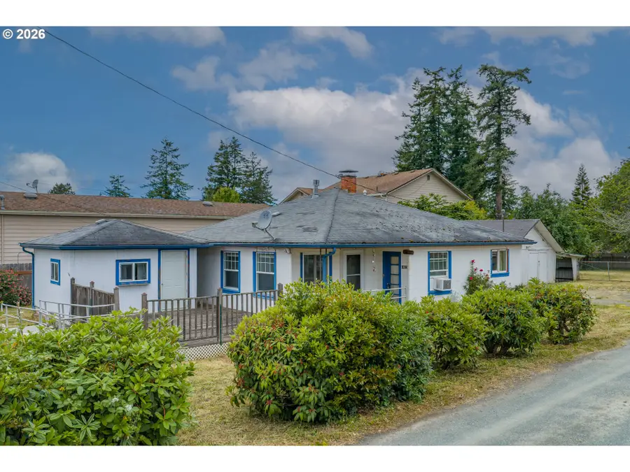 1923 Maple St, Myrtle Point, OR 97458 - #2
