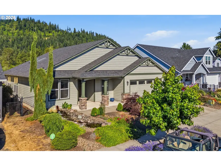 2301 Robbins Way, Lebanon, OR 97355 - #2
