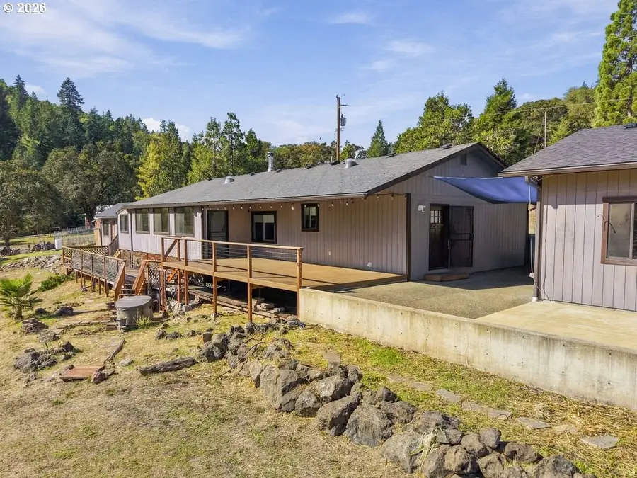 911 Jade Dr, Roseburg, OR 97471 - #3