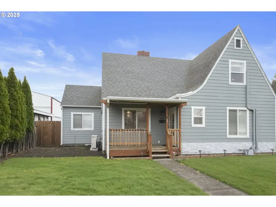 35 S Main St, Lebanon, OR 97355 - Image #2