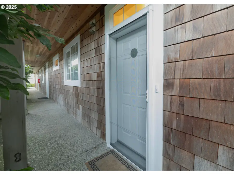 1108 S Holladay Dr #14, Seaside, OR 97138 - Image #2