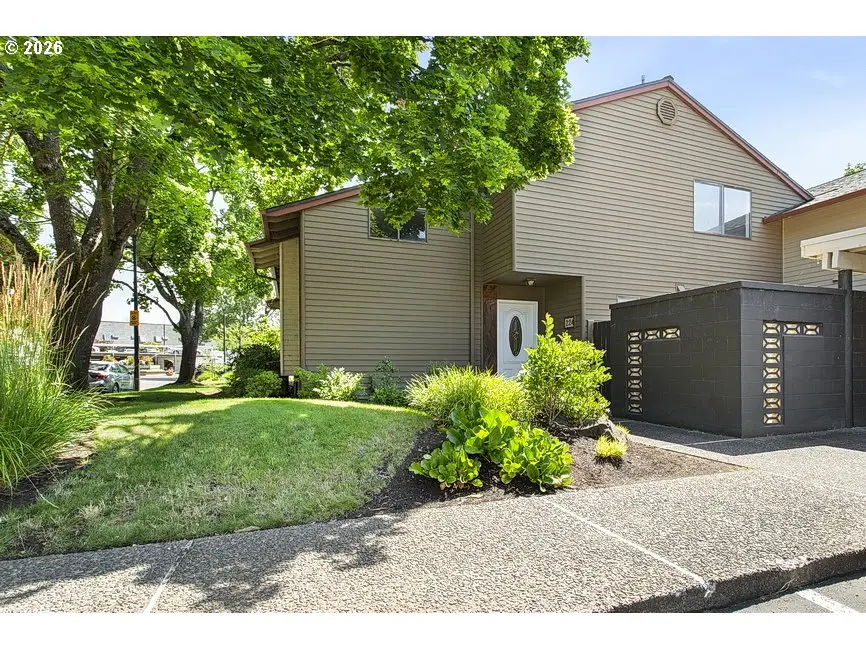 224 N Hayden Bay Dr, Portland, OR 97217 - #1