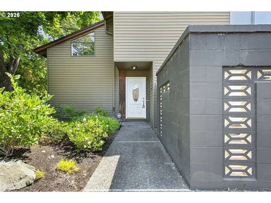 224 N Hayden Bay Dr, Portland, OR 97217 - #2