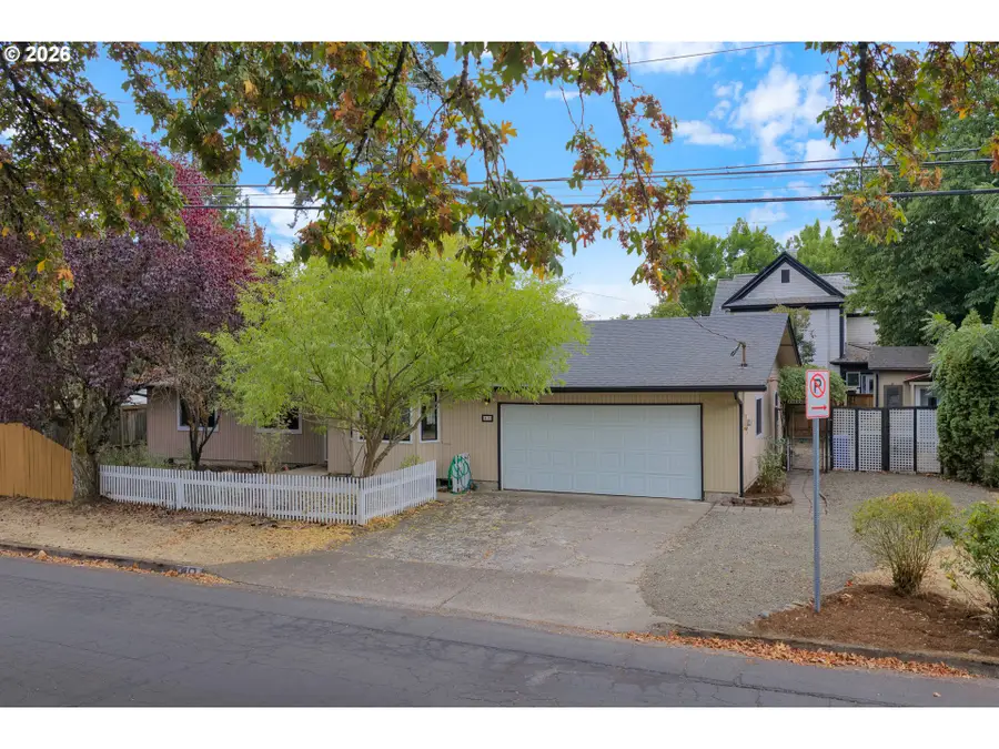 40 Briarcliff Dr, Eugene, OR 97404 - #2