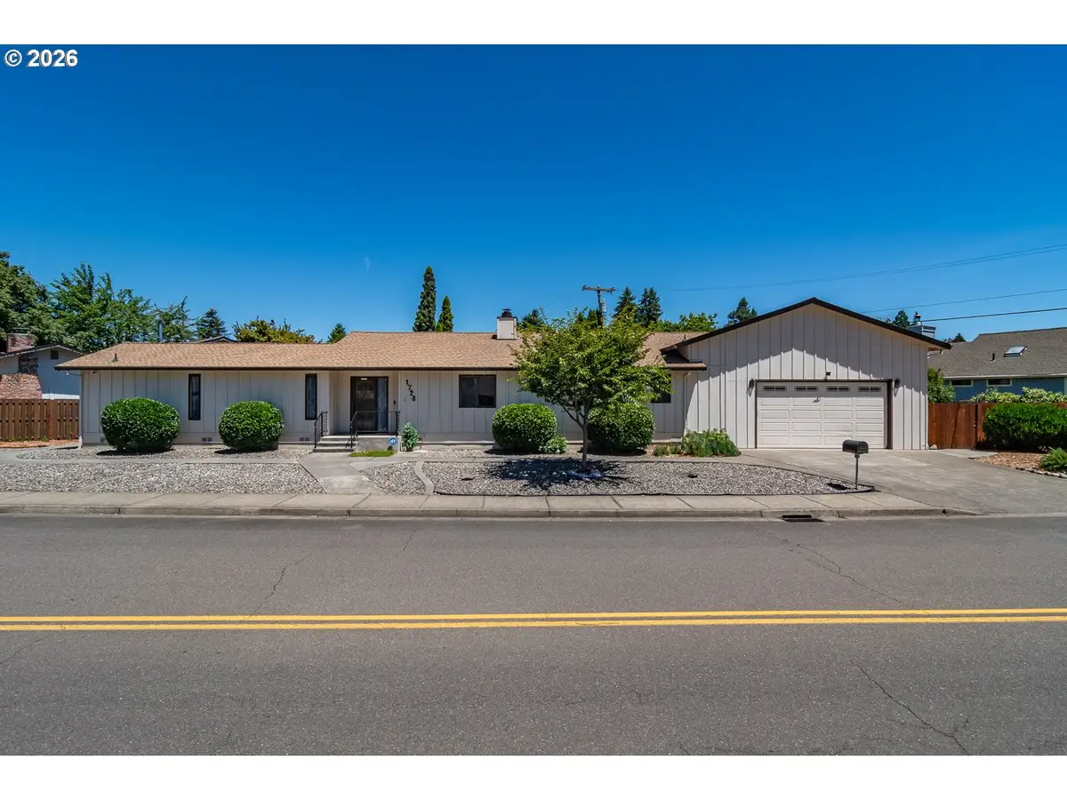 1728 NW Harvey Ave, Roseburg, OR 97471 - #1