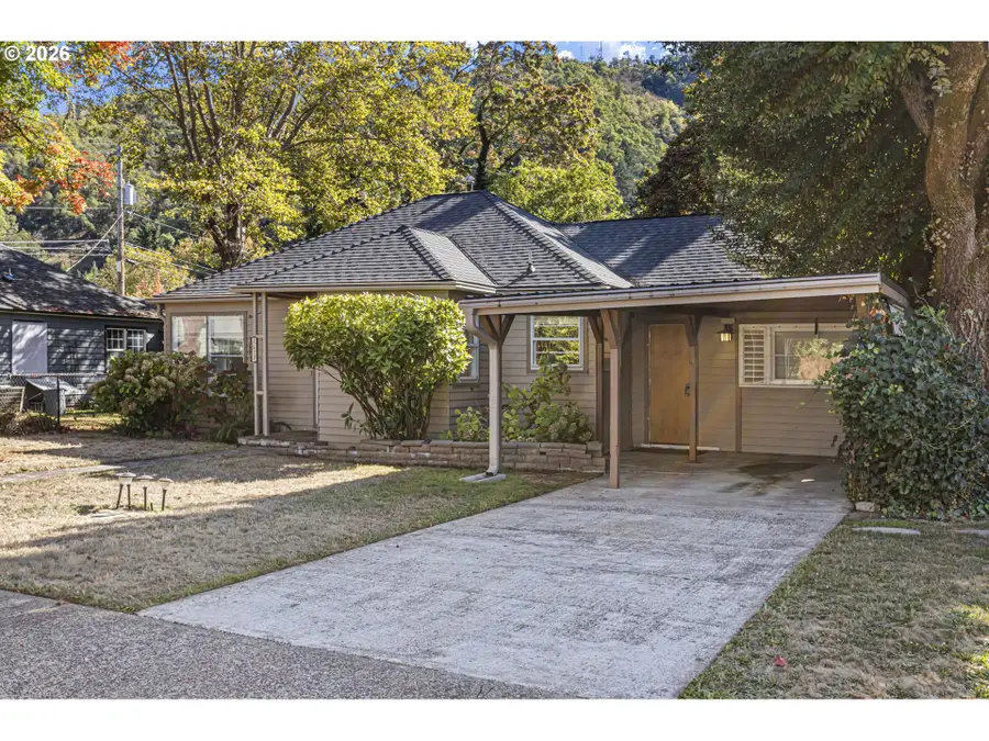 1627 W Brown Ave, Roseburg, OR 97471 - #3