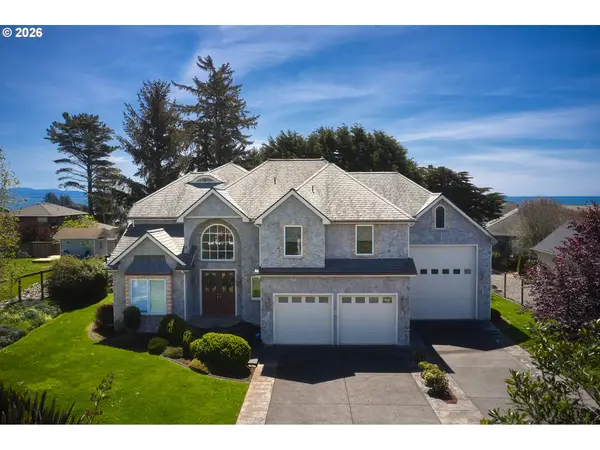 1101 Byrtus Pl, Brookings, OR 97415