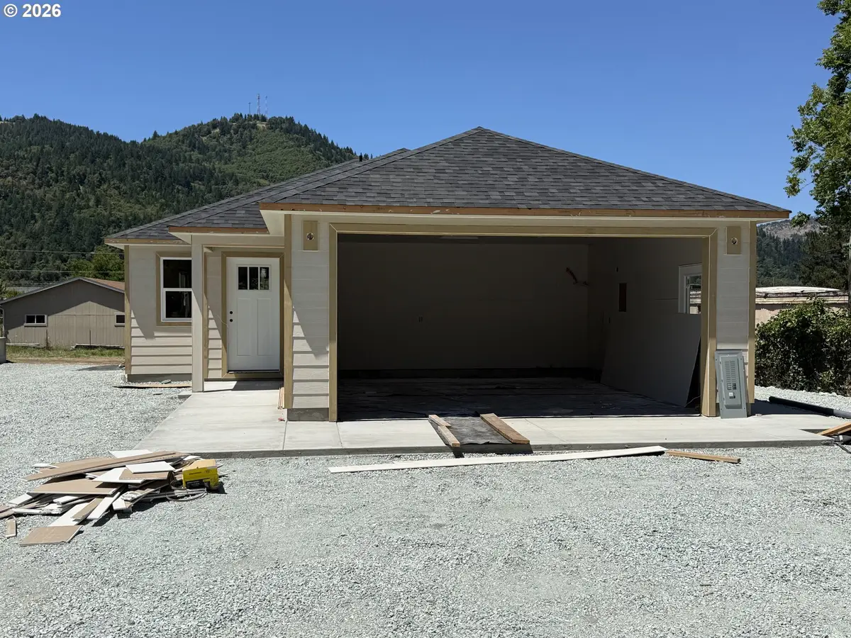 1123 Laura St, Tri City, OR 97457 - #1