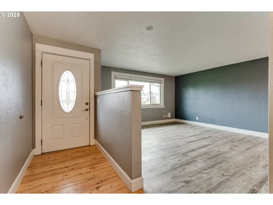 2230 Viewmont Ave, Springfield, OR 97477 - Image #3