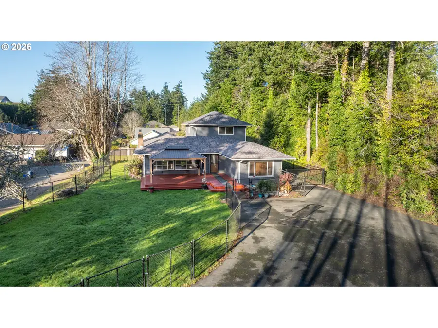 2324 13th St, North Bend, OR 97459 - Image #2