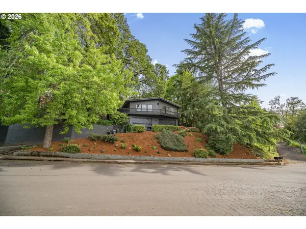 2610 Highland Oaks Dr, Eugene, OR 97405