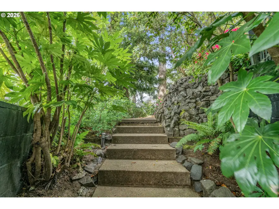 2610 Highland Oaks Dr, Eugene, OR 97405 - #3