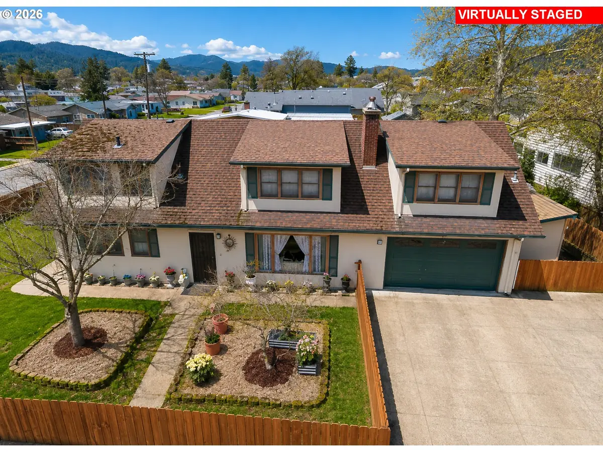 212 Park St, Riddle, OR 97469 - #1