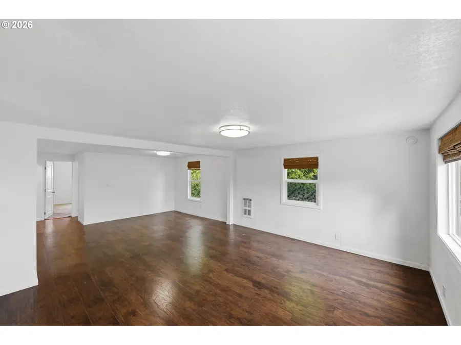 856 Augustine Ave, Coos Bay, OR 97420 - #3