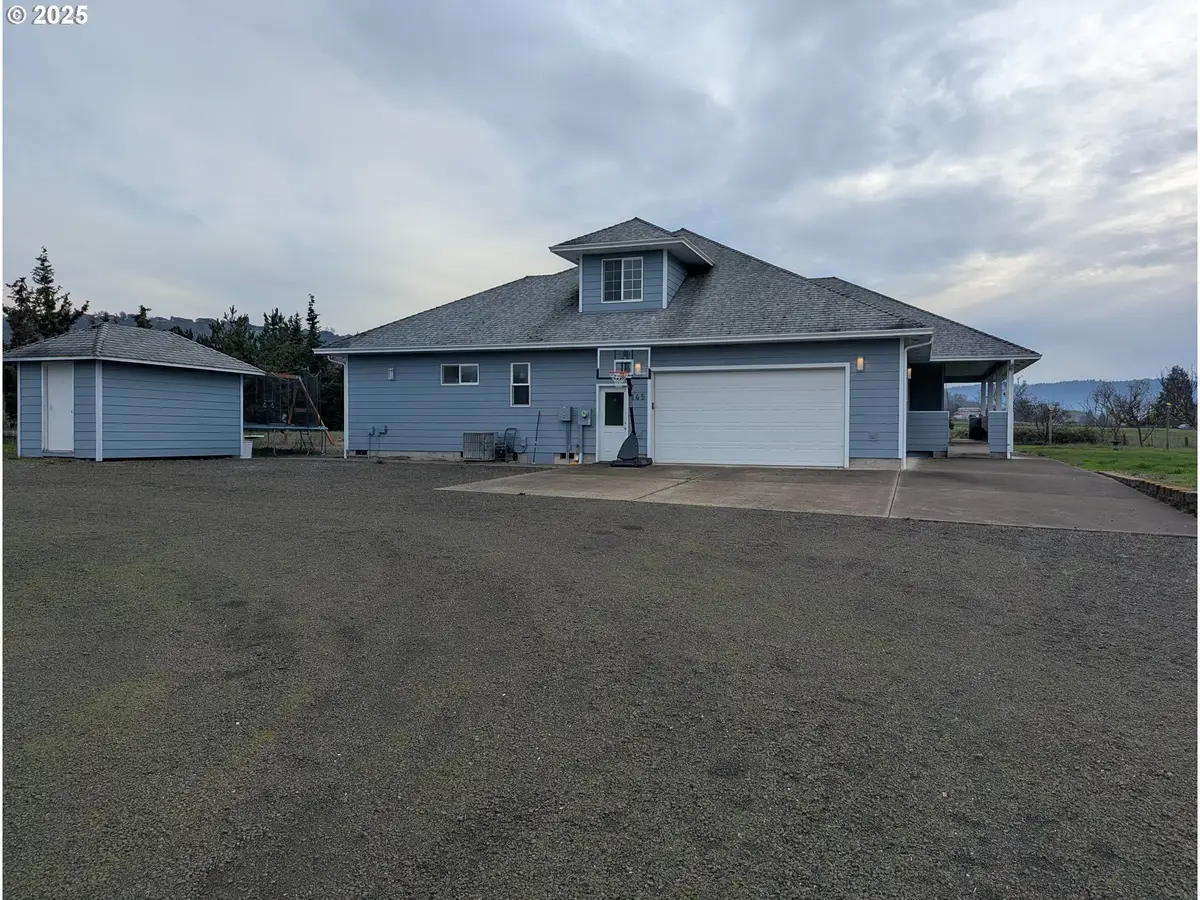 145 Cross Creek Dr, Roseburg, OR 97471 - Image #1