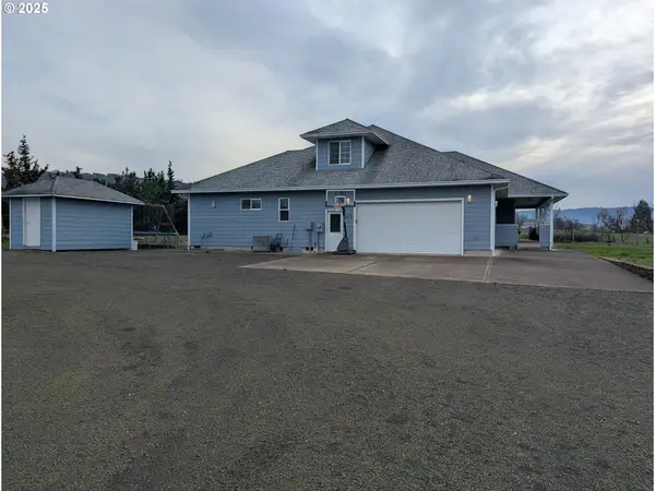 145 Cross Creek Dr, Roseburg, OR 97471