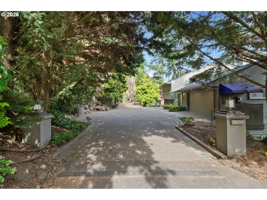 2236 Summit Ct, Lake Oswego, OR 97034 - #2