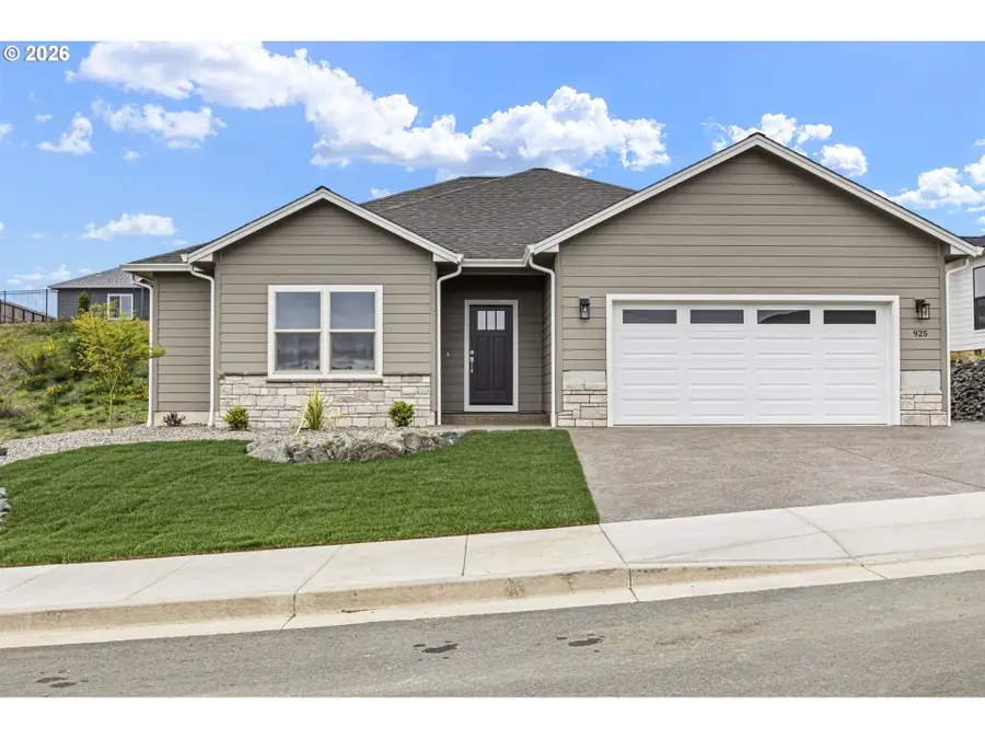 925 Sand Pines Ave, Sutherlin, OR 97479 - #2