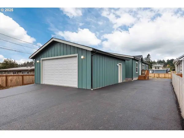 2142 Everett Ave, NorthBend, OR 97459