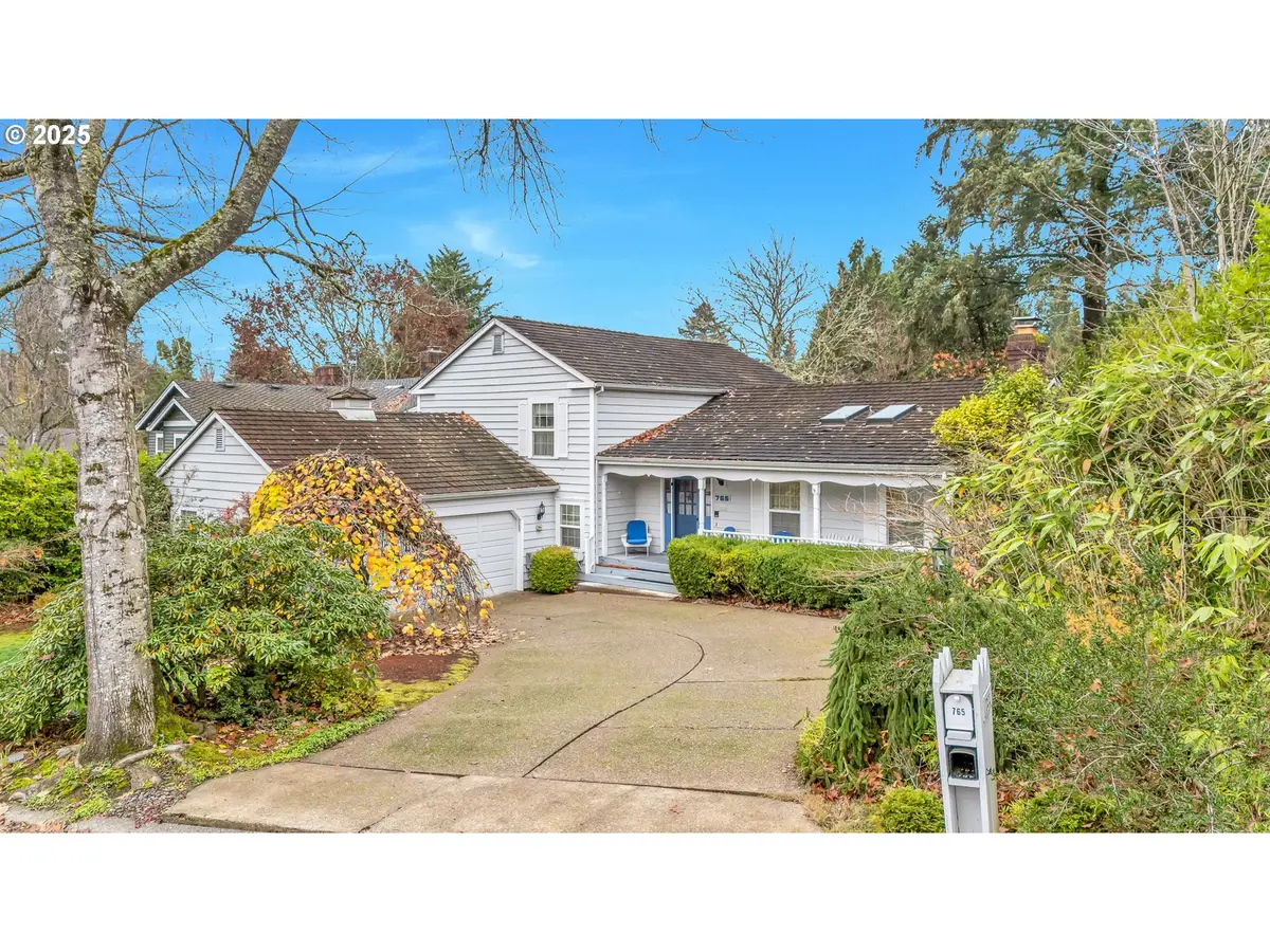 765 Clara Ct, Lake Oswego, OR 97034 - Image #1