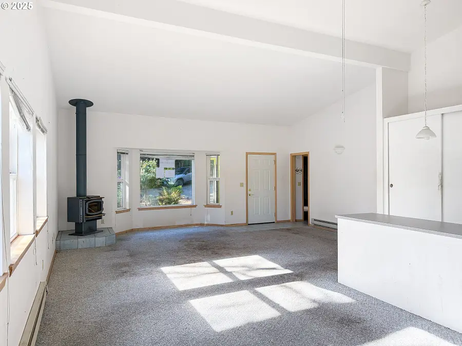 1475 Seacrest Ln, Brookings, OR 97415 - Image #2