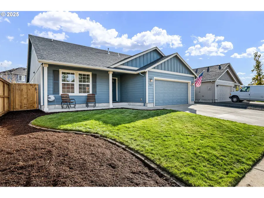 982 Creswood Dr, Creswell, OR 97426 - Image #2