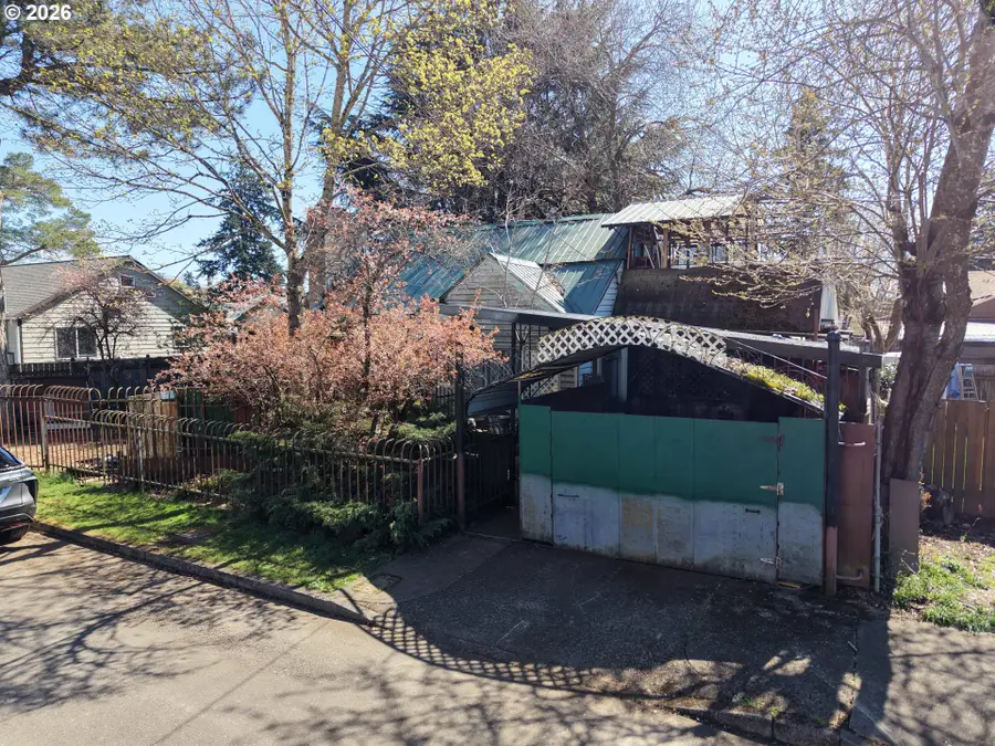 8420 SE Lafayette St, Portland, OR 97266 - #2