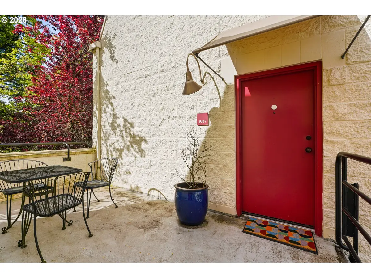 1947 NW Hoyt St, Portland, OR 97209 - #1