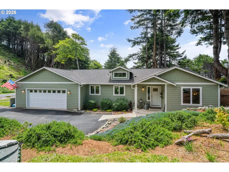 17440 Deer Park Dr, Brookings, OR 97415 - #2