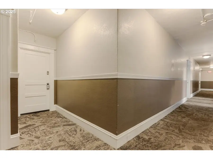 2109 NW Irving St #208, Portland, OR 97210 - #3