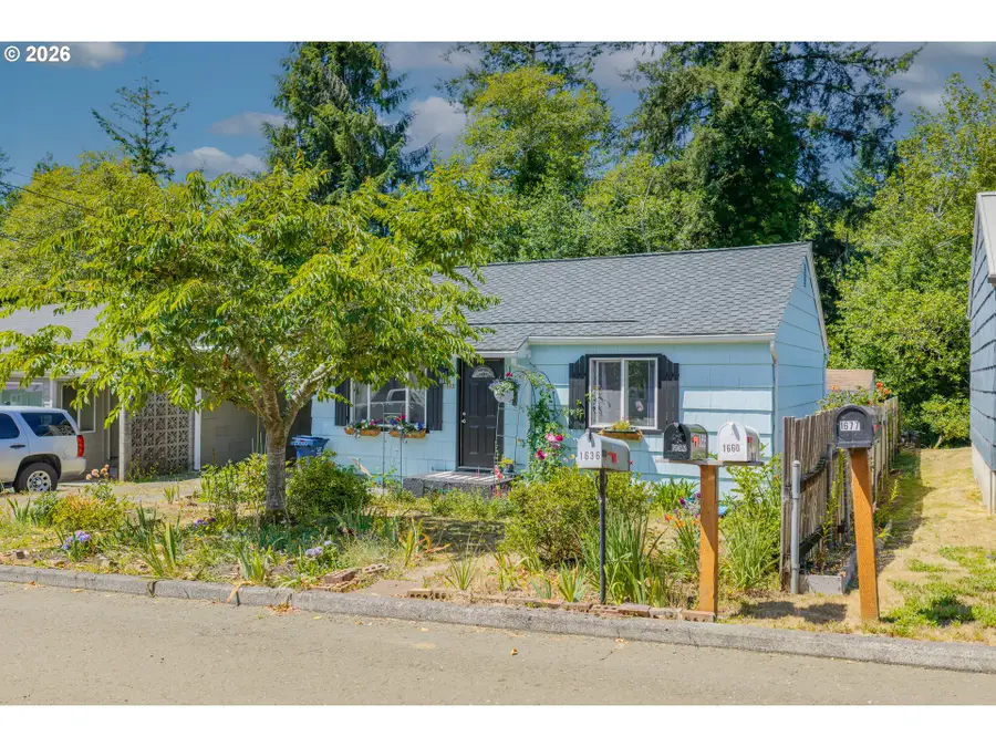 1655 N Juniper St, Coquille, OR 97423 - #2