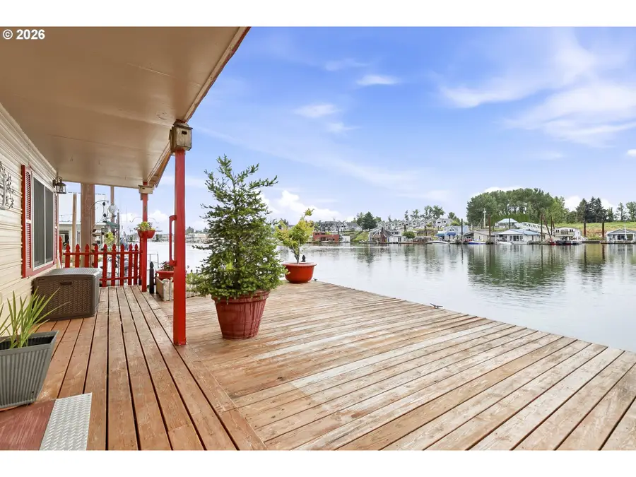 550 N Tomahawk Island Dr., Portland, OR 97217 - #3