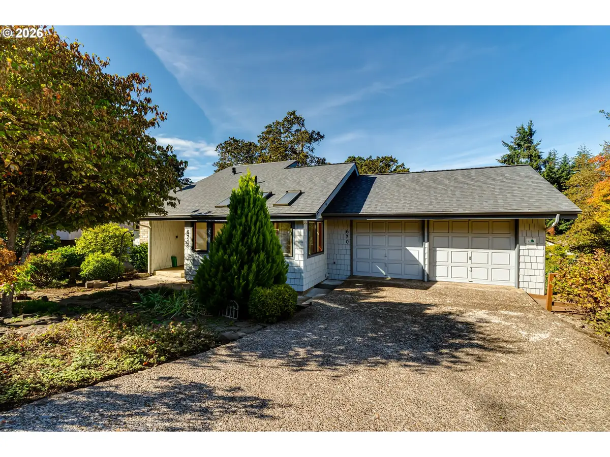670 Woodcrest Dr, Springfield, OR 97477 - #1