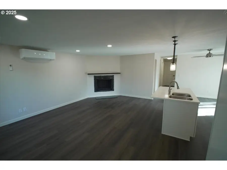 2419 SE Ermine St, Albany, OR 97322 - Image #3