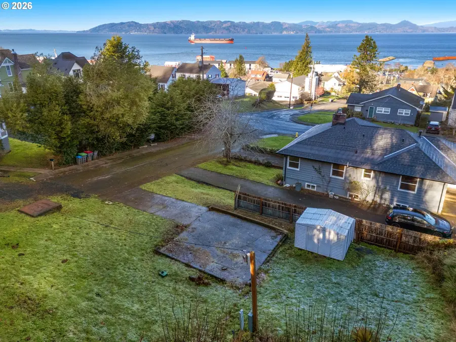 836 33rd St, Astoria, OR 97103 - Image #2