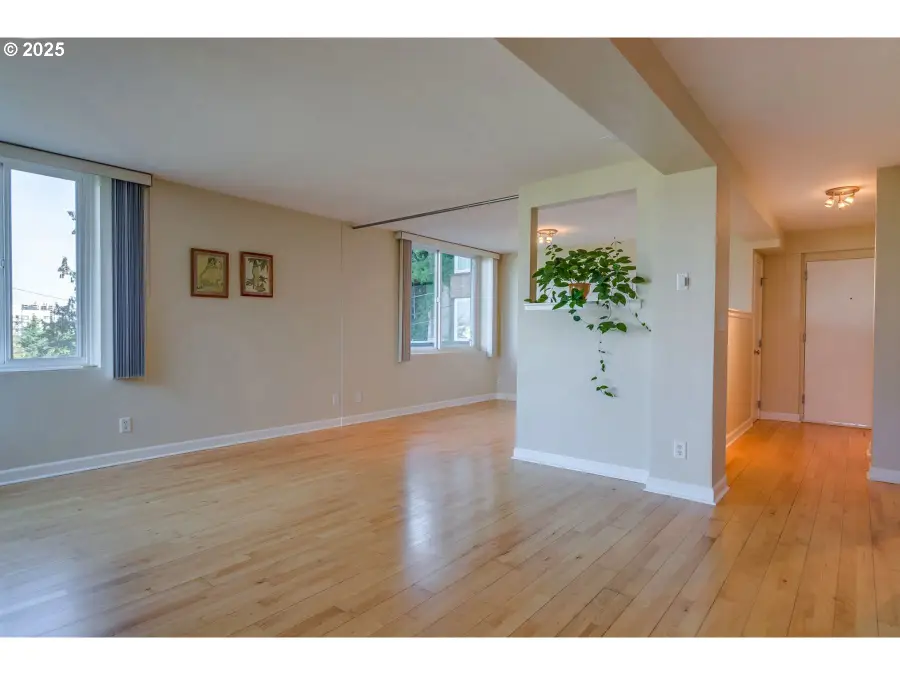 1205 SW Cardinell Dr #302, Portland, OR 97201 - Image #3