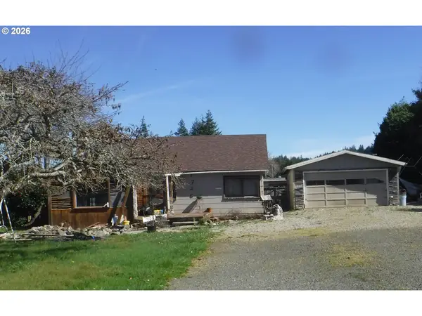 1736 N Elm St, Coquille, OR 97423