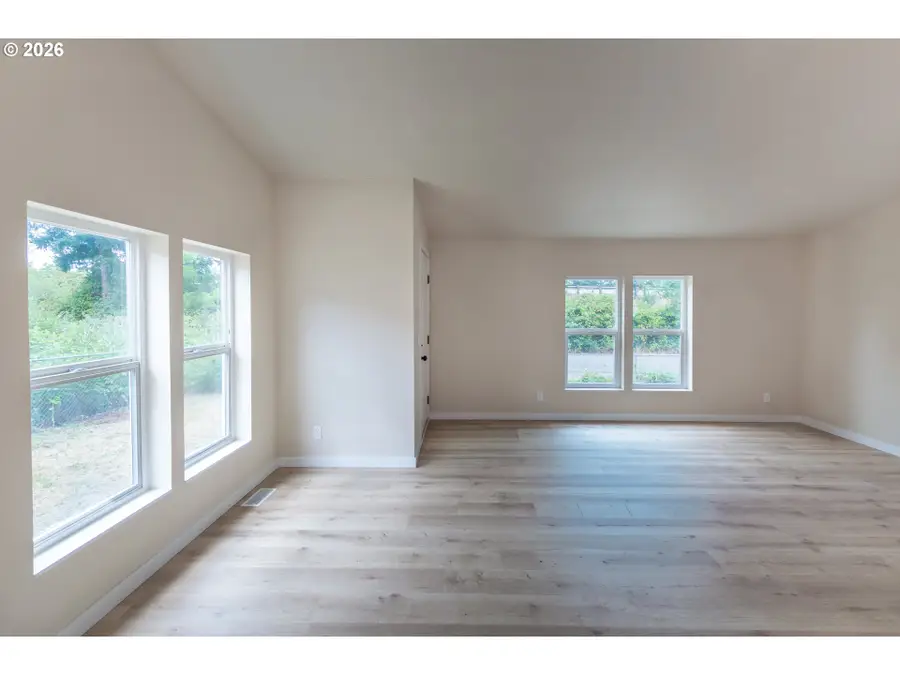 1038 Hillside Dr, Cottage Grove, OR 97424 - #3
