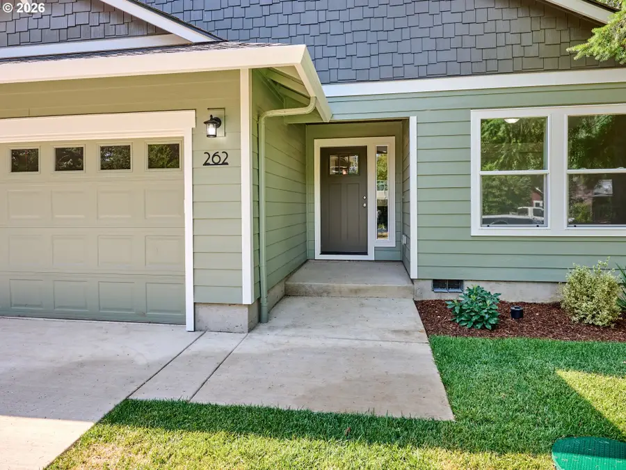 262 SE Ivy St, Mill City, OR 97360 - #3