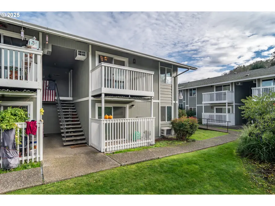 885 NE Sunset St #26, Roseburg, OR 97470 - Image #3