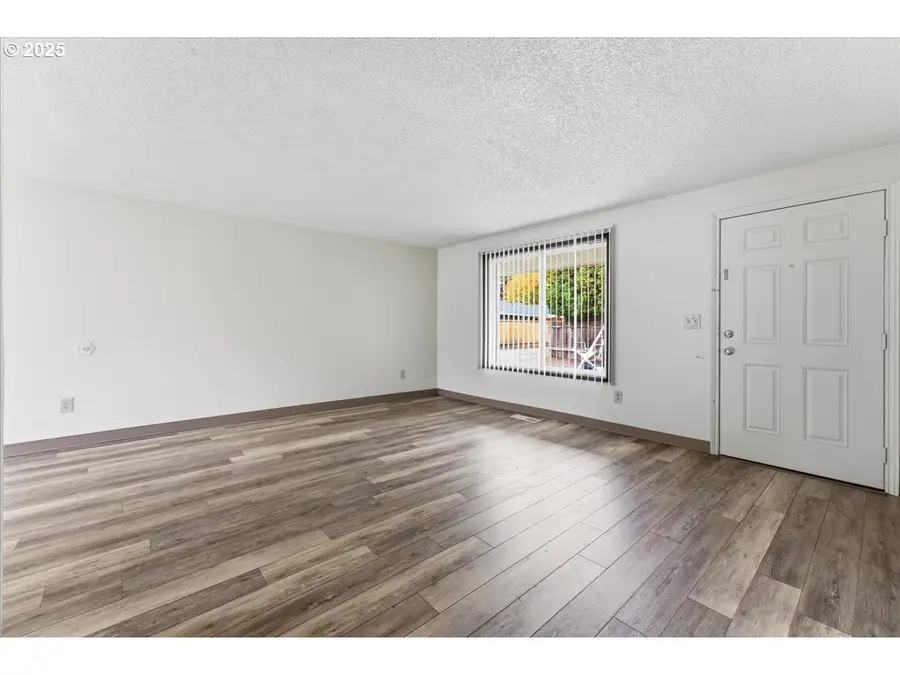 310 NE 34th Pl, Hillsboro, OR 97124 - Image #2