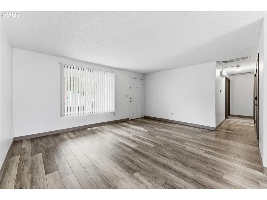 310 NE 34th Pl, Hillsboro, OR 97124 - Image #3